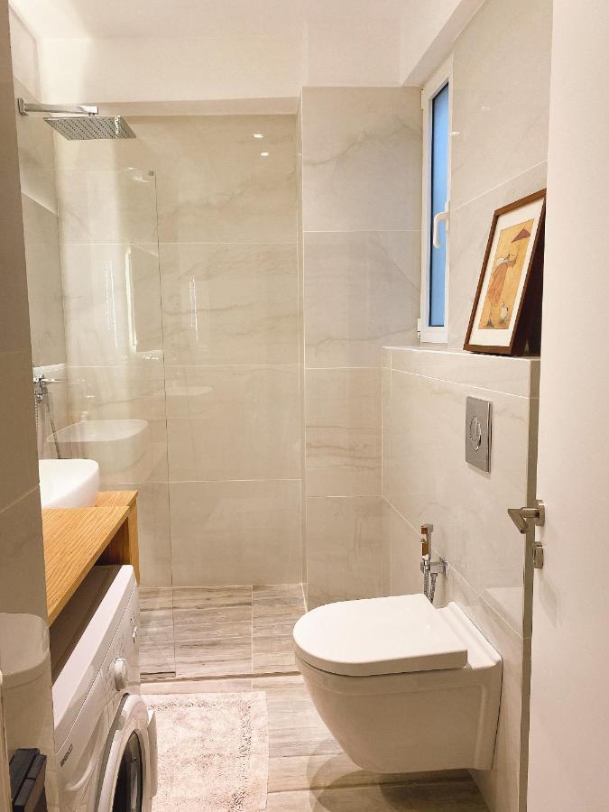 Cozy Newly Renovated 1 Bedroom Apartment In The Heart Of アテネ エクステリア 写真