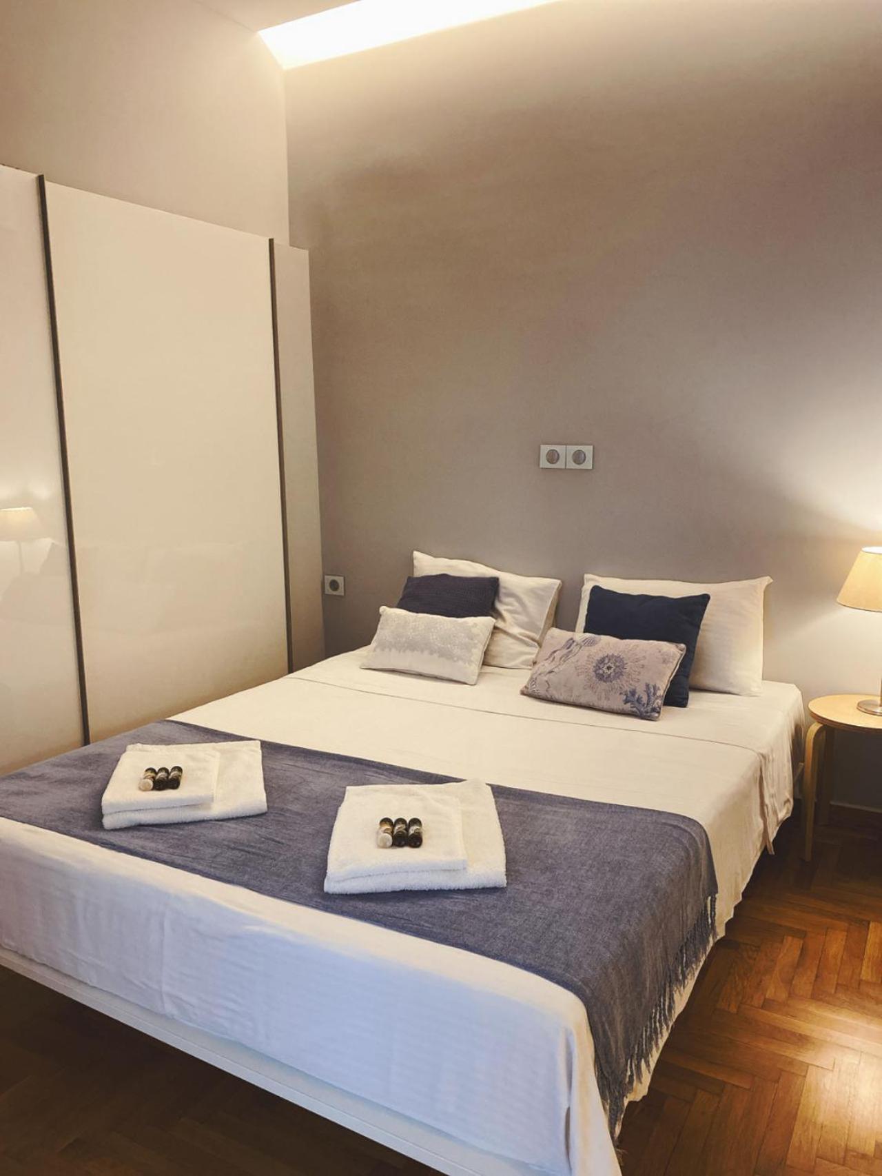 Cozy Newly Renovated 1 Bedroom Apartment In The Heart Of アテネ エクステリア 写真